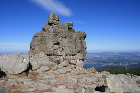 21 Slonecznik (Polední kámen) a v pozadí nádrž Sosnowka