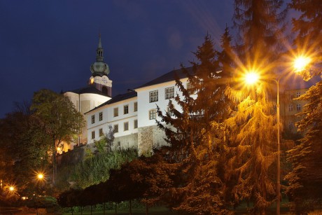 19 Kostel Narození Panny Marie a Muzeum Podkrkonoší