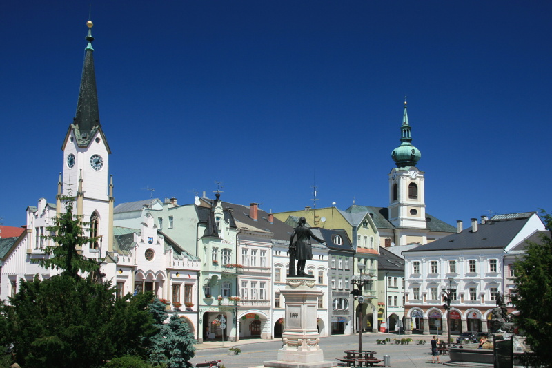 05 Stará radnice, Krakonošovo nám. a kos. Narození Panny Marie