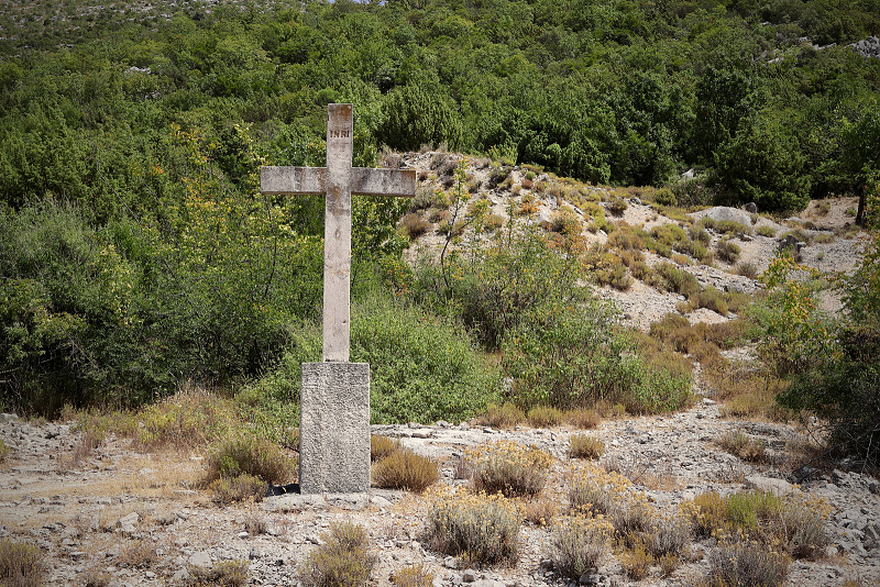 09 Kříž v údolí